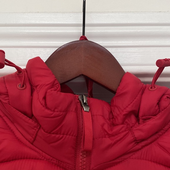 St. Johns Bay packable puffer coat. Medium - Picture 5 of 7